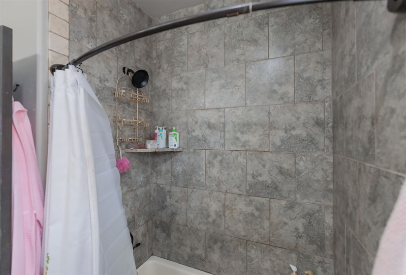 4 Bedrooms Bedrooms, 0 ,4 BathroomsBathrooms,Residential,Single Family,Montera,1.5,133450