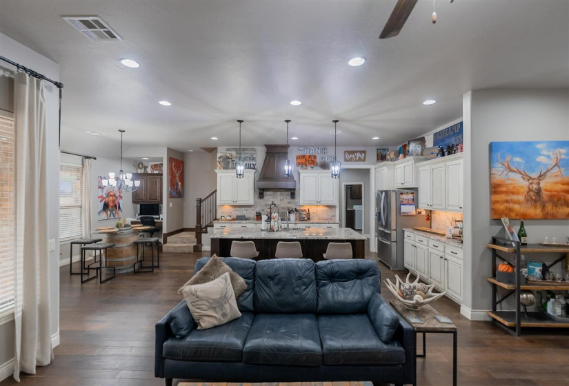 4 Bedrooms Bedrooms, 0 ,4 BathroomsBathrooms,Residential,Single Family,Montera,1.5,133450