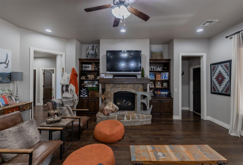 4 Bedrooms Bedrooms, 0 ,4 BathroomsBathrooms,Residential,Single Family,Montera,1.5,133450