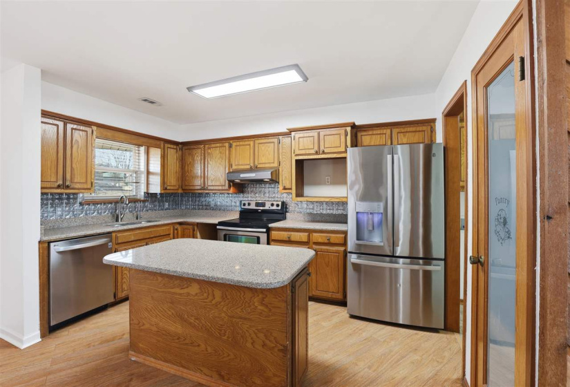 3 Bedrooms Bedrooms, 0 ,3 BathroomsBathrooms,Residential,Single Family,7th,1,133471