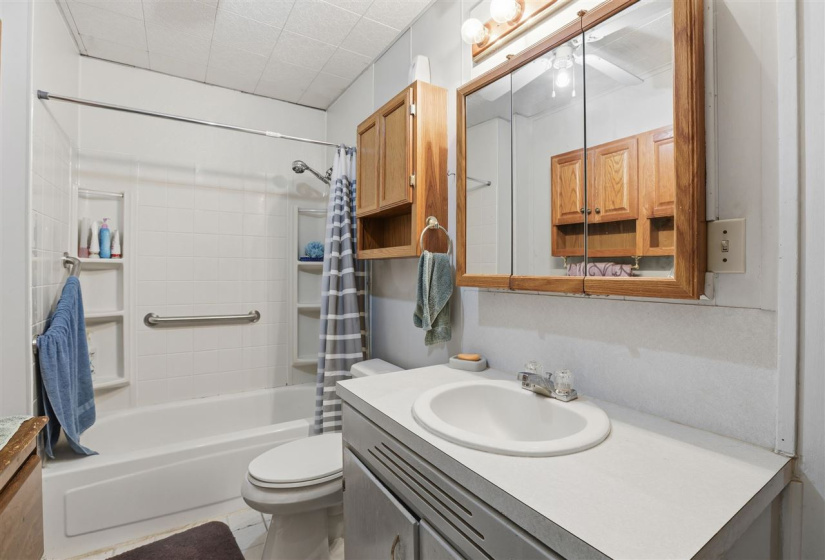 3 Bedrooms Bedrooms, 0 ,1 BathroomBathrooms,Residential,Single Family,Oak,1,133484