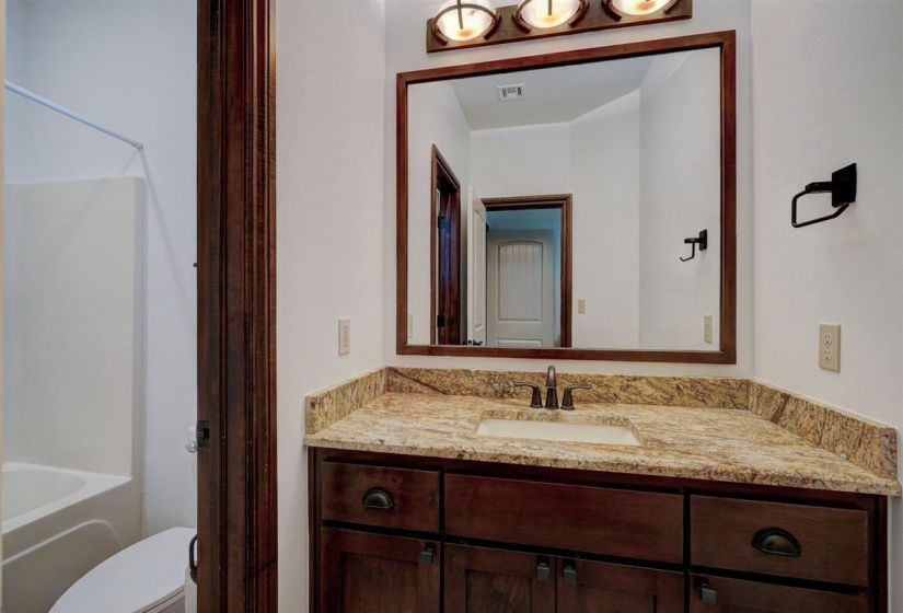 4 Bedrooms Bedrooms, 0 ,3 BathroomsBathrooms,Residential,Single Family,Ashton,1.5,133491