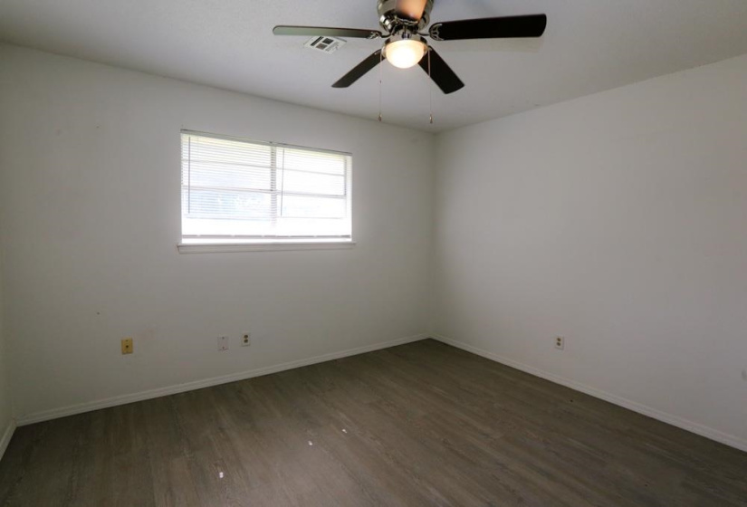 0 , 0 ,1 BathroomBathrooms,Multi-family,Duplex,Hartford,1,133498