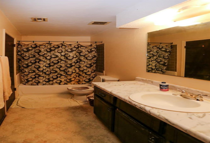 0 , 0 ,1 BathroomBathrooms,Multi-family,Duplex,Hartford,1,133498