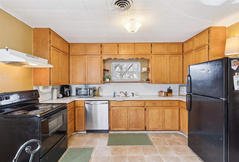 3 Bedrooms Bedrooms, 0 ,2 BathroomsBathrooms,Residential,Single Family,Arrowhead,1.5,133501