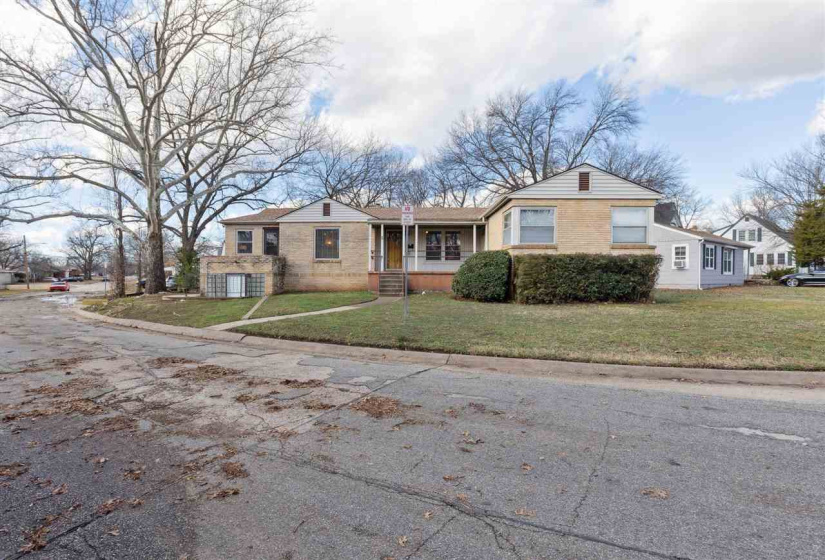 3 Bedrooms Bedrooms, 0 ,2 BathroomsBathrooms,Residential,Single Family,Arrowhead,1.5,133501