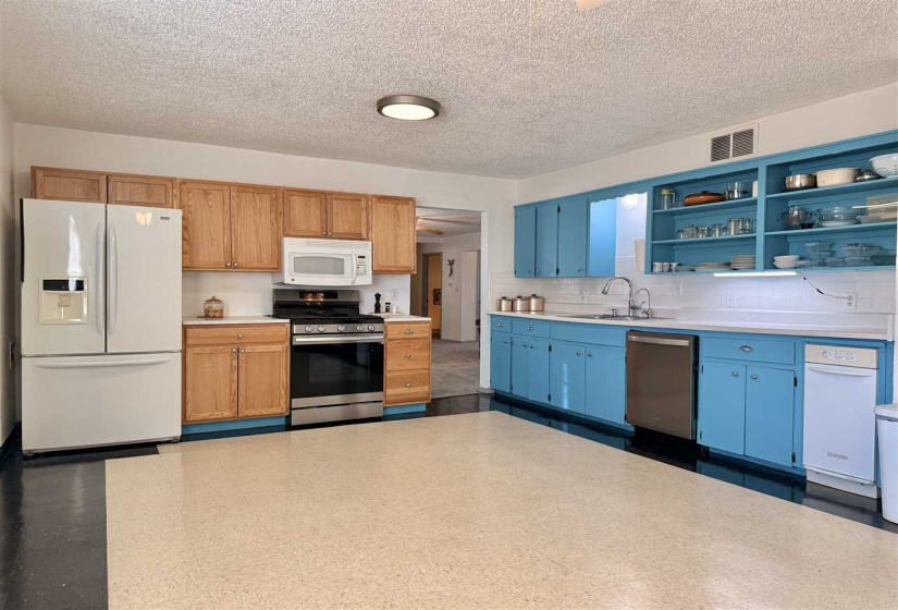 3 Bedrooms Bedrooms, 0 ,2 BathroomsBathrooms,Residential,Single Family,McCord Rd,1,133508