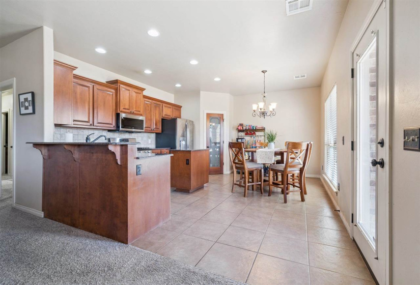 4 Bedrooms Bedrooms, 0 ,2 BathroomsBathrooms,Residential,Single Family,Eagle Summit,1.5,133519