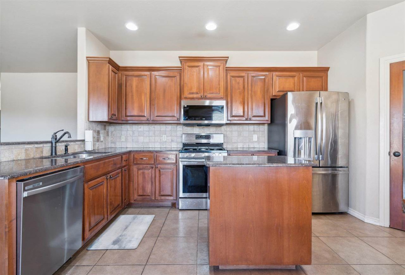 4 Bedrooms Bedrooms, 0 ,2 BathroomsBathrooms,Residential,Single Family,Eagle Summit,1.5,133519