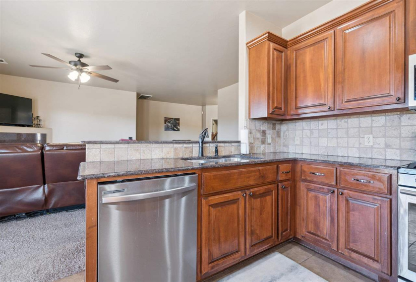 4 Bedrooms Bedrooms, 0 ,2 BathroomsBathrooms,Residential,Single Family,Eagle Summit,1.5,133519