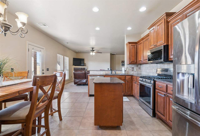 4 Bedrooms Bedrooms, 0 ,2 BathroomsBathrooms,Residential,Single Family,Eagle Summit,1.5,133519