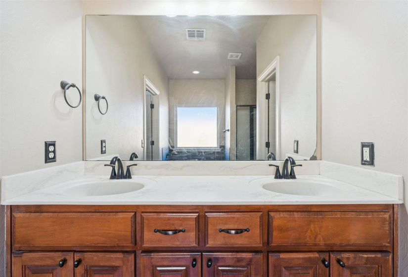 4 Bedrooms Bedrooms, 0 ,2 BathroomsBathrooms,Residential,Single Family,Eagle Summit,1.5,133519