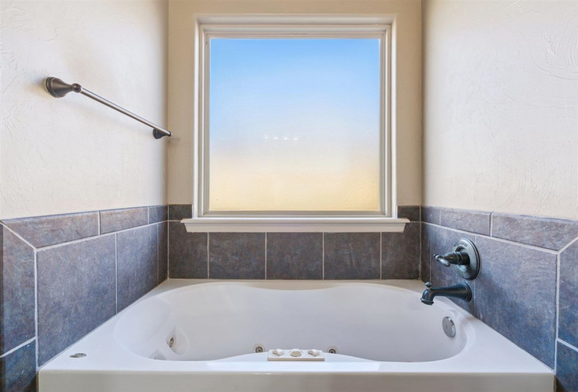 4 Bedrooms Bedrooms, 0 ,2 BathroomsBathrooms,Residential,Single Family,Eagle Summit,1.5,133519