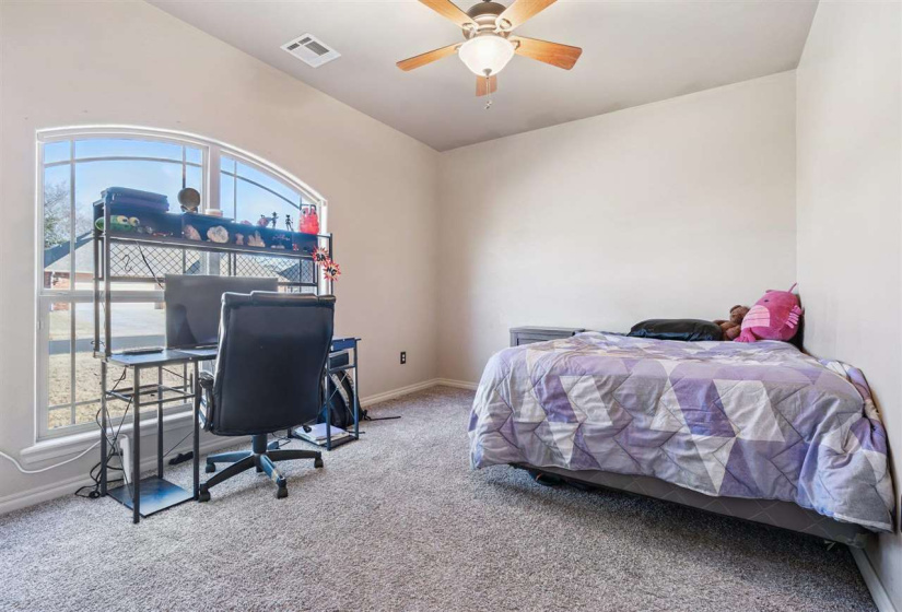 4 Bedrooms Bedrooms, 0 ,2 BathroomsBathrooms,Residential,Single Family,Eagle Summit,1.5,133519