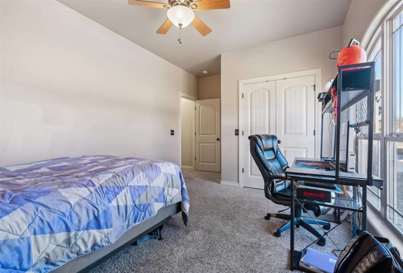 4 Bedrooms Bedrooms, 0 ,2 BathroomsBathrooms,Residential,Single Family,Eagle Summit,1.5,133519