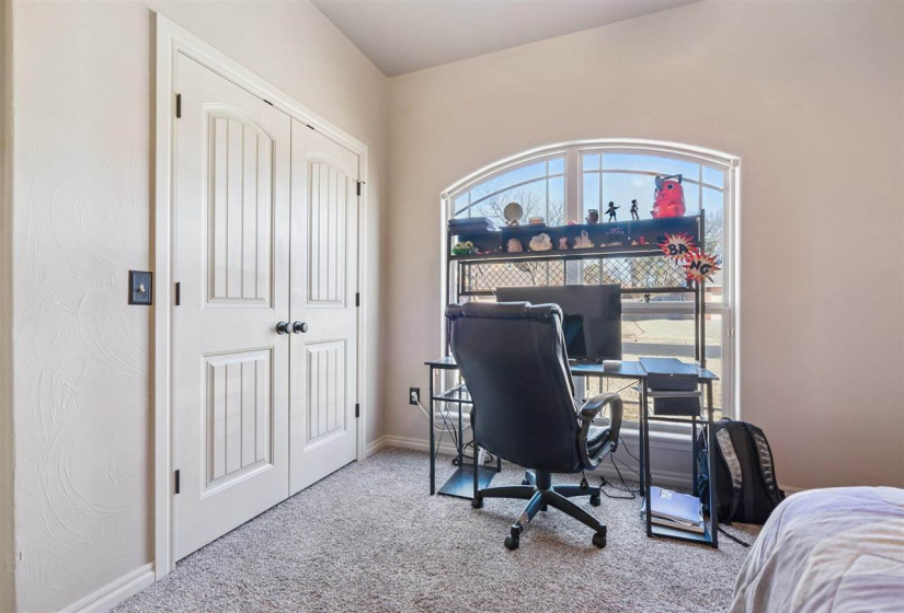 4 Bedrooms Bedrooms, 0 ,2 BathroomsBathrooms,Residential,Single Family,Eagle Summit,1.5,133519