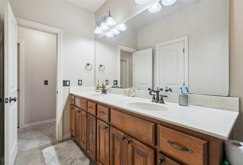 4 Bedrooms Bedrooms, 0 ,2 BathroomsBathrooms,Residential,Single Family,Eagle Summit,1.5,133519