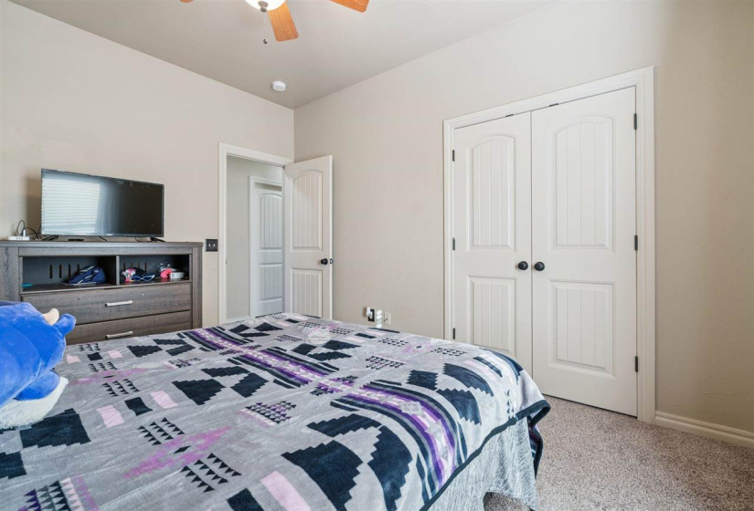 4 Bedrooms Bedrooms, 0 ,2 BathroomsBathrooms,Residential,Single Family,Eagle Summit,1.5,133519