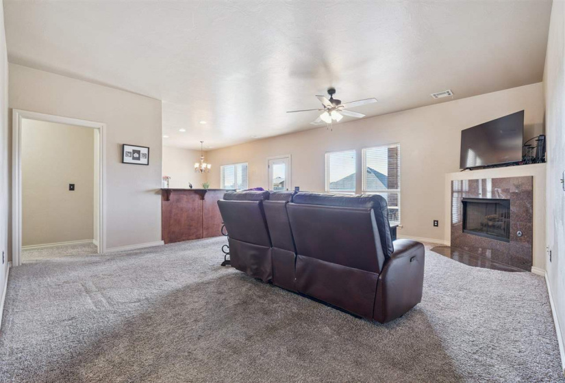 4 Bedrooms Bedrooms, 0 ,2 BathroomsBathrooms,Residential,Single Family,Eagle Summit,1.5,133519