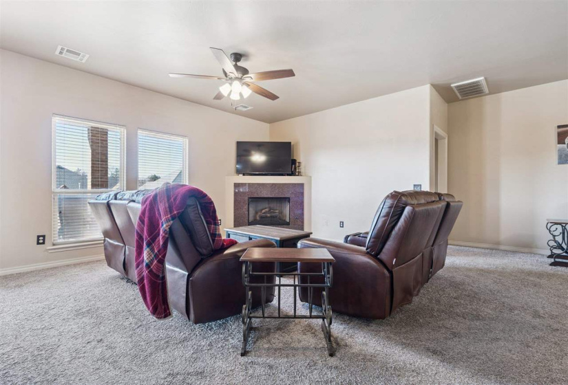 4 Bedrooms Bedrooms, 0 ,2 BathroomsBathrooms,Residential,Single Family,Eagle Summit,1.5,133519