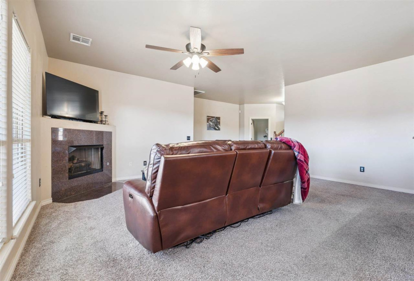 4 Bedrooms Bedrooms, 0 ,2 BathroomsBathrooms,Residential,Single Family,Eagle Summit,1.5,133519