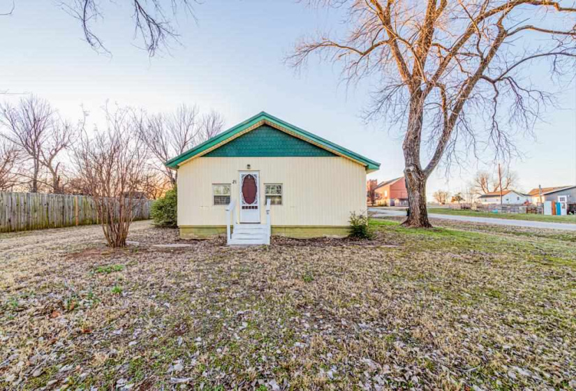 2 Bedrooms Bedrooms, 0 ,2 BathroomsBathrooms,Residential,Single Family,2nd,1,133521