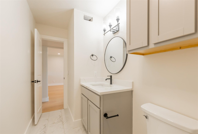 2 Bedrooms Bedrooms, 0 ,1 BathroomBathrooms,Residential,Condominium/townhouse,Highpoint #B,1,133526