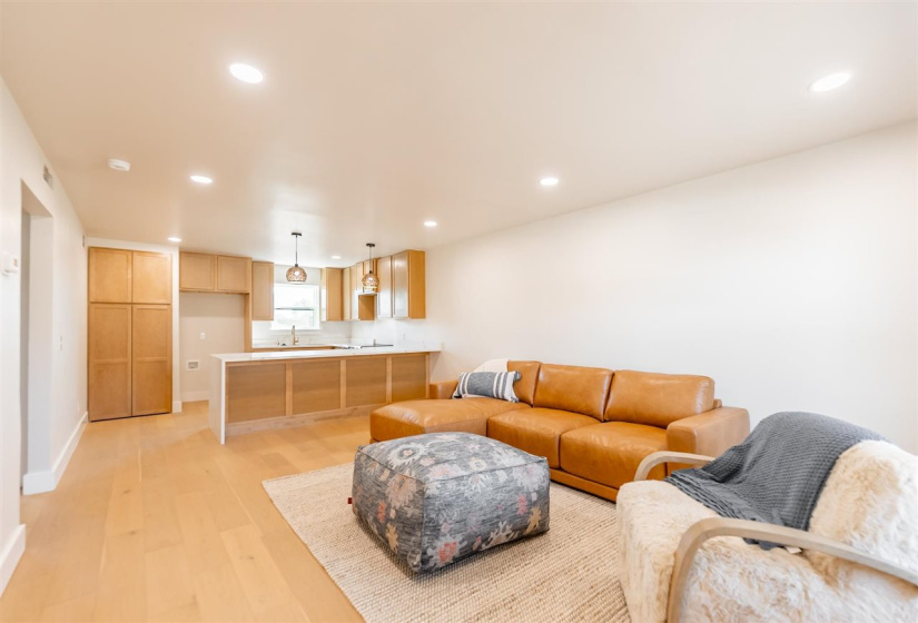 2 Bedrooms Bedrooms, 0 ,1 BathroomBathrooms,Residential,Condominium/townhouse,Highpoint #D,1,133528