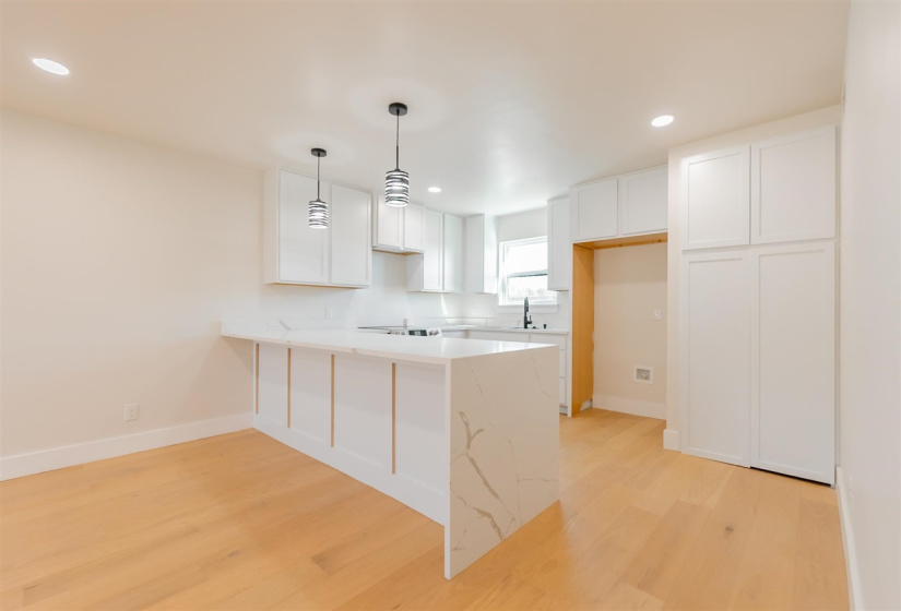 2 Bedrooms Bedrooms, 0 ,1 BathroomBathrooms,Residential,Condominium/townhouse,Highpoint #D,1,133528