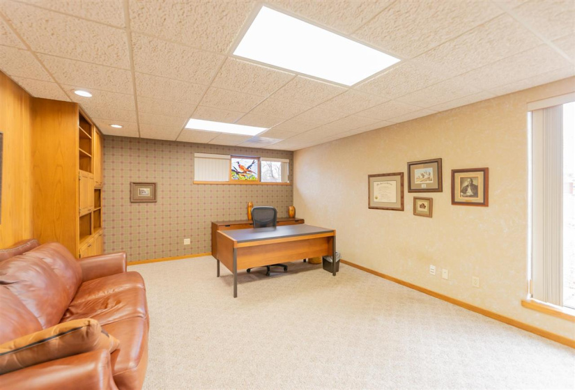 0 , 0 ,3 BathroomsBathrooms,Commercial/industrial,Commercial,Hall of Fame,1,133550