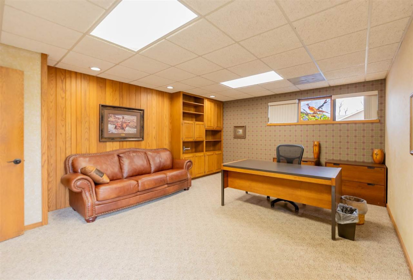 0 , 0 ,3 BathroomsBathrooms,Commercial/industrial,Commercial,Hall of Fame,1,133550