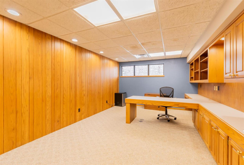 0 , 0 ,3 BathroomsBathrooms,Commercial/industrial,Commercial,Hall of Fame,1,133550