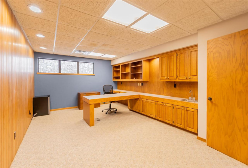 0 , 0 ,3 BathroomsBathrooms,Commercial/industrial,Commercial,Hall of Fame,1,133550