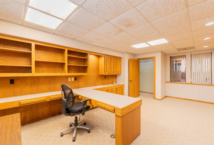 0 , 0 ,3 BathroomsBathrooms,Commercial/industrial,Commercial,Hall of Fame,1,133550