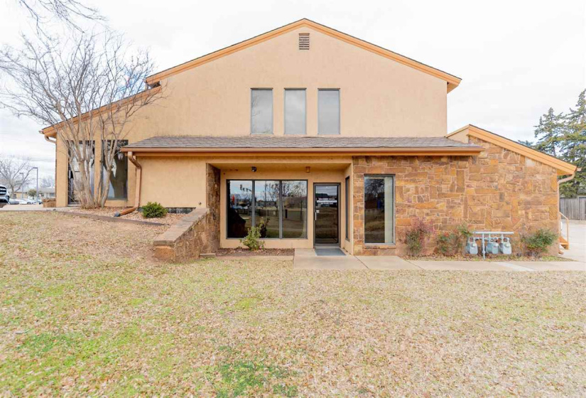 0 , 0 ,3 BathroomsBathrooms,Commercial/industrial,Commercial,Hall of Fame,1,133550