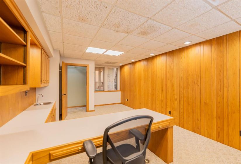 0 , 0 ,3 BathroomsBathrooms,Commercial/industrial,Commercial,Hall of Fame,1,133550