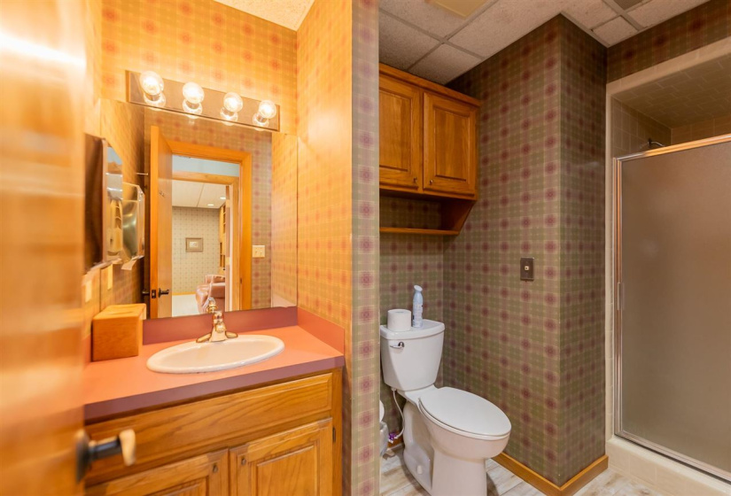 0 , 0 ,3 BathroomsBathrooms,Commercial/industrial,Commercial,Hall of Fame,1,133550