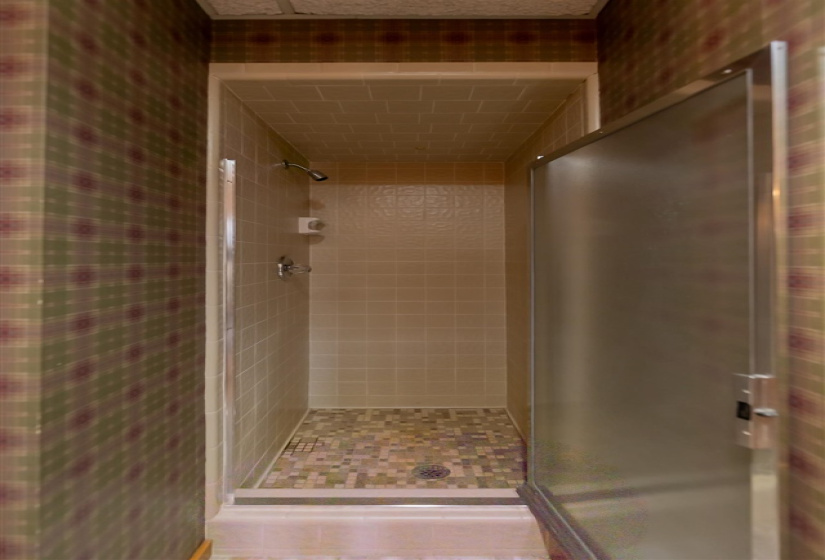 0 , 0 ,3 BathroomsBathrooms,Commercial/industrial,Commercial,Hall of Fame,1,133550