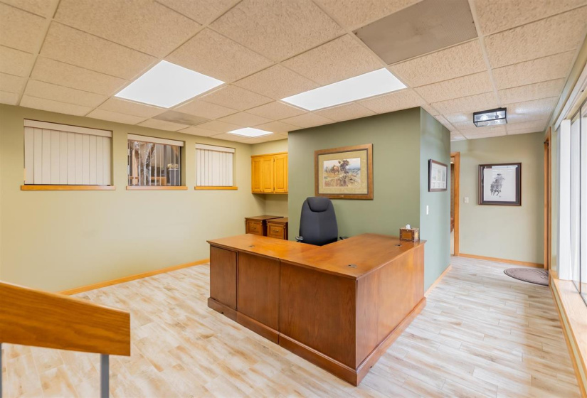 0 , 0 ,3 BathroomsBathrooms,Commercial/industrial,Commercial,Hall of Fame,1,133550