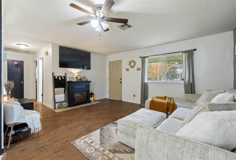 3 Bedrooms Bedrooms, 0 ,1 BathroomBathrooms,Residential,Single Family,Howerton,1,133549