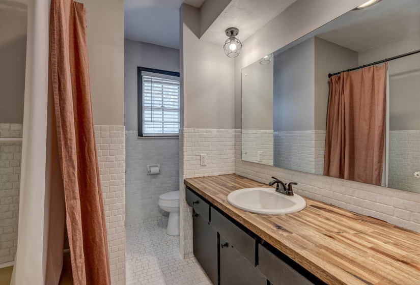 3 Bedrooms Bedrooms, 0 ,3 BathroomsBathrooms,Residential,Single Family,Wakefield,2,133557