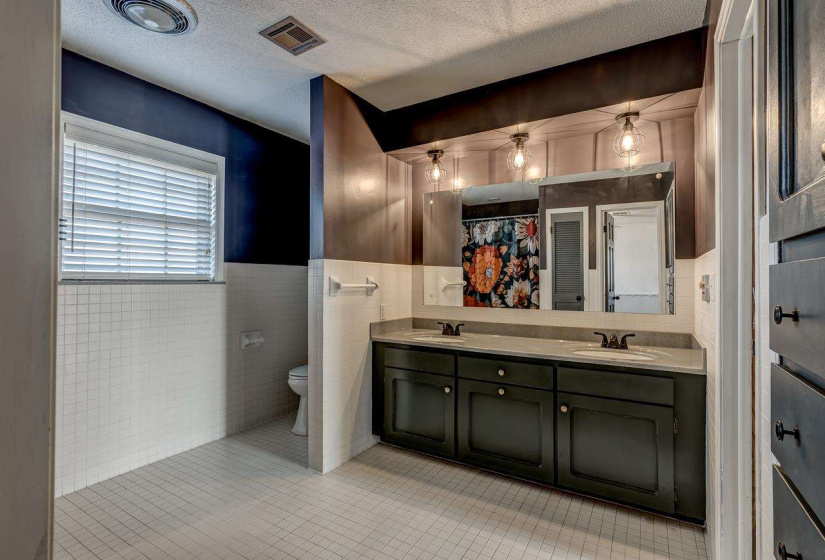 3 Bedrooms Bedrooms, 0 ,3 BathroomsBathrooms,Residential,Single Family,Wakefield,2,133557