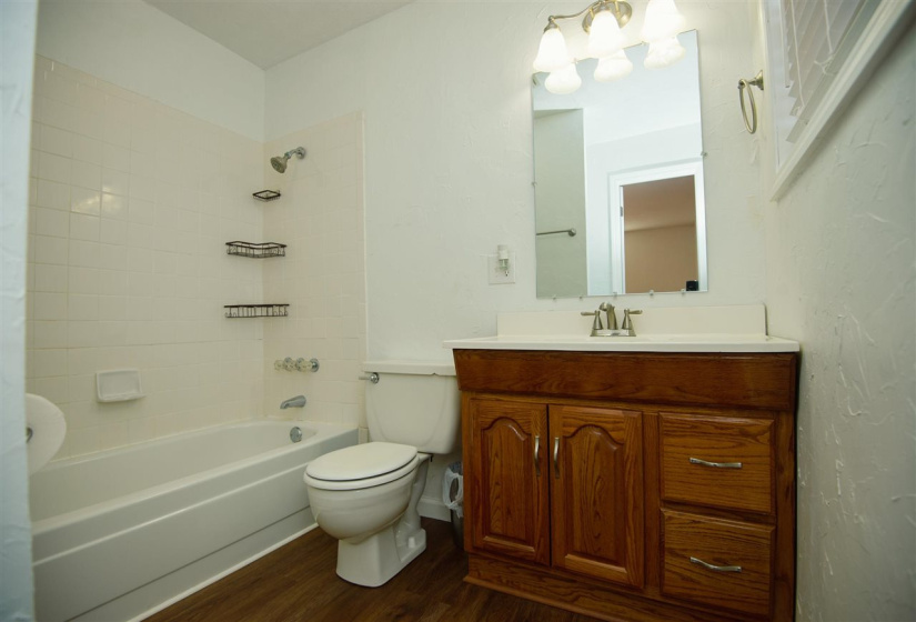 3 Bedrooms Bedrooms, 0 ,2 BathroomsBathrooms,Residential,Single Family,68th,1,133559