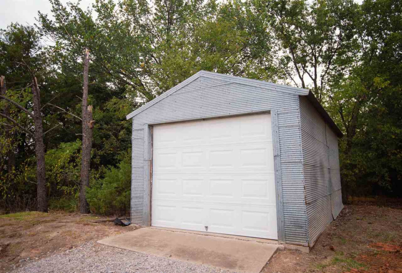 3 Bedrooms Bedrooms, 0 ,2 BathroomsBathrooms,Residential,Single Family,68th,1,133559