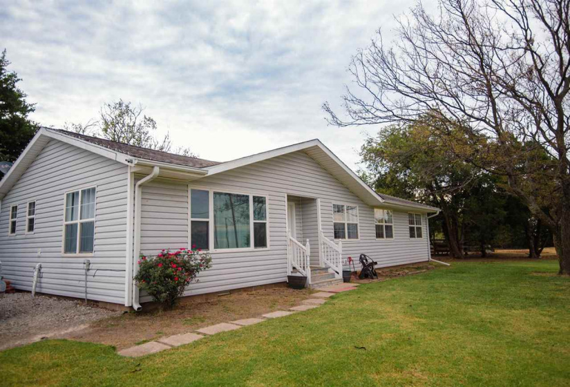 3 Bedrooms Bedrooms, 0 ,2 BathroomsBathrooms,Residential,Single Family,68th,1,133559