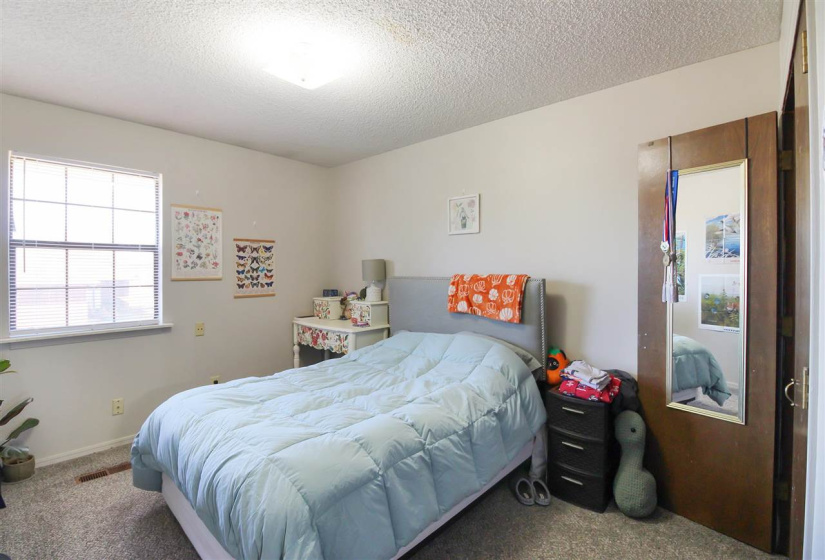 0 ,6 BathroomsBathrooms,Multi-family,Fourplex,Mockingbird,1,133562