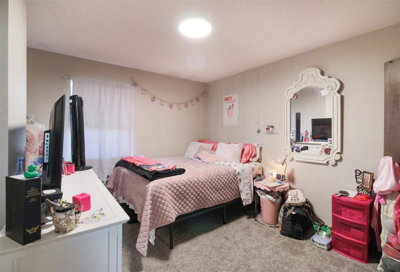 0 ,6 BathroomsBathrooms,Multi-family,Fourplex,Mockingbird,1,133562