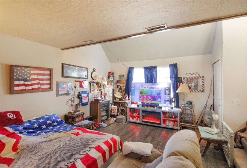 0 ,6 BathroomsBathrooms,Multi-family,Fourplex,Mockingbird,1,133562