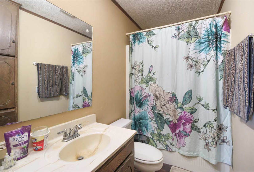 0 ,6 BathroomsBathrooms,Multi-family,Fourplex,Mockingbird,1,133562