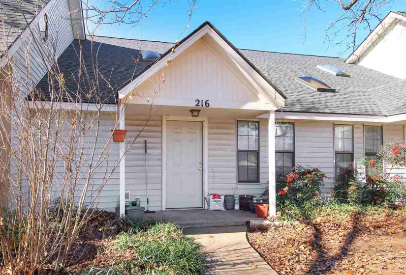 0 ,6 BathroomsBathrooms,Multi-family,Fourplex,Mockingbird,1,133562